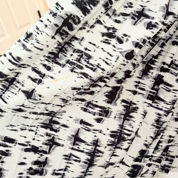 Escada Sport Black White Mixed Media Pleated Abstract Short Sleeve Dress Size 38 - Picture 6 of 13